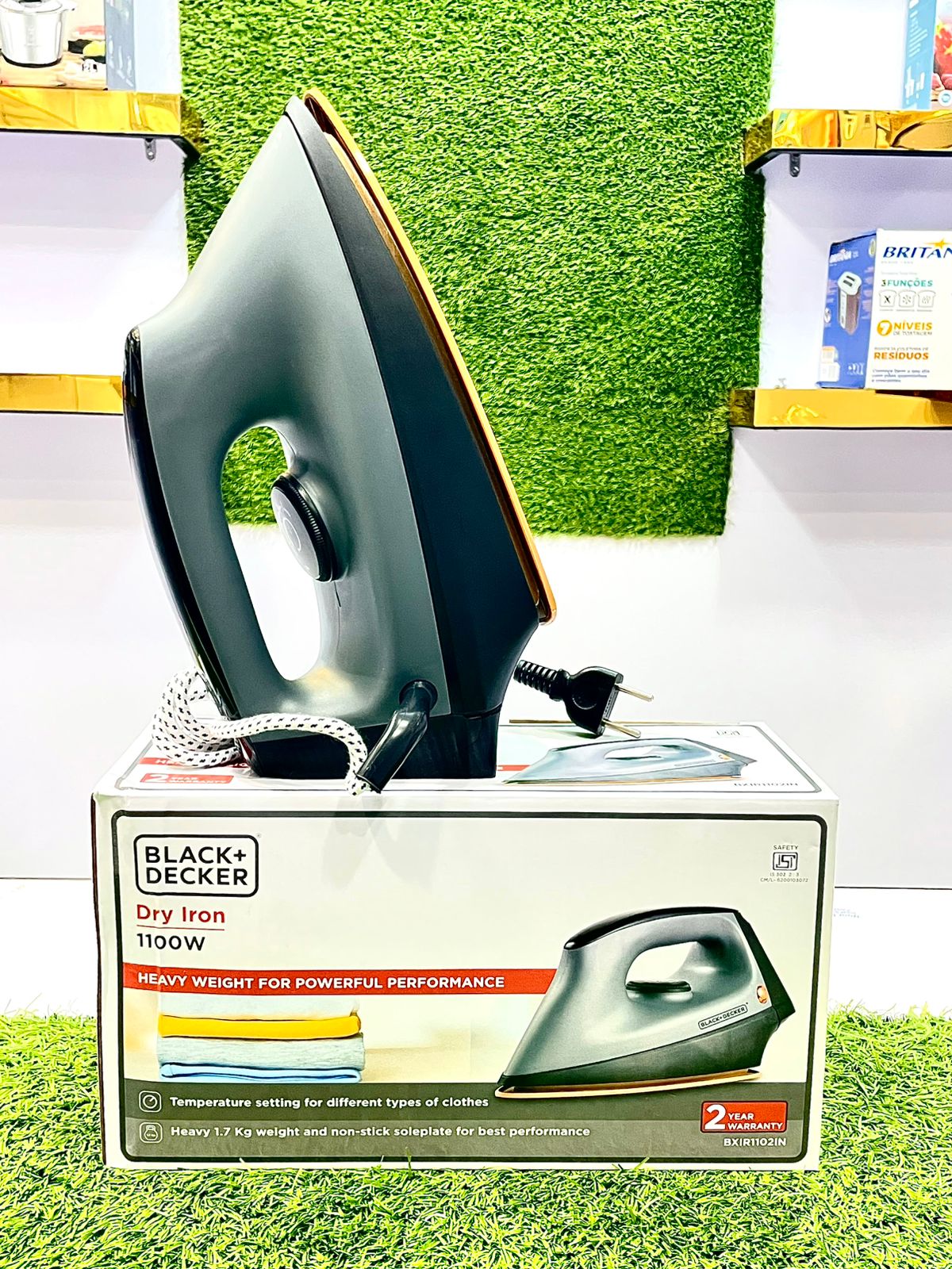 Black+Decker Dry Iron 1100W – Heavy Weight Non-Stick Soleplate